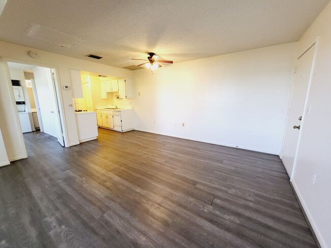 Foto del edificio - Your Lake View Condo is waiting for you in...