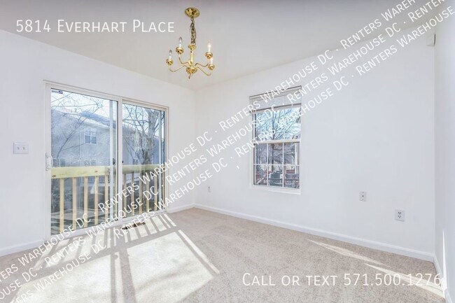 Foto del edificio - Bright 3bd/2.5 ba end unit TH w/ attached ...