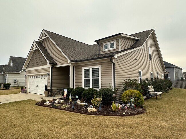 Foto del edificio - 335 National Dr