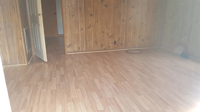Building Photo - 445 Treetop Dr