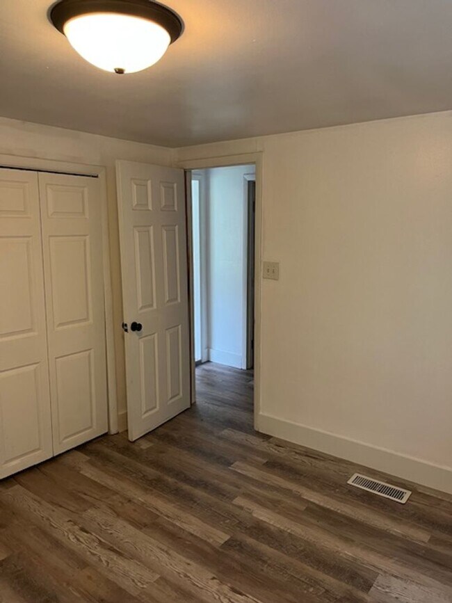 Foto del edificio - Charming 2-Bedroom Home Near Switchyard Pa...