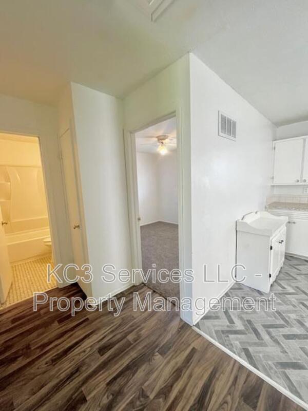 Foto del edificio - 5025 N Bellaire Ave