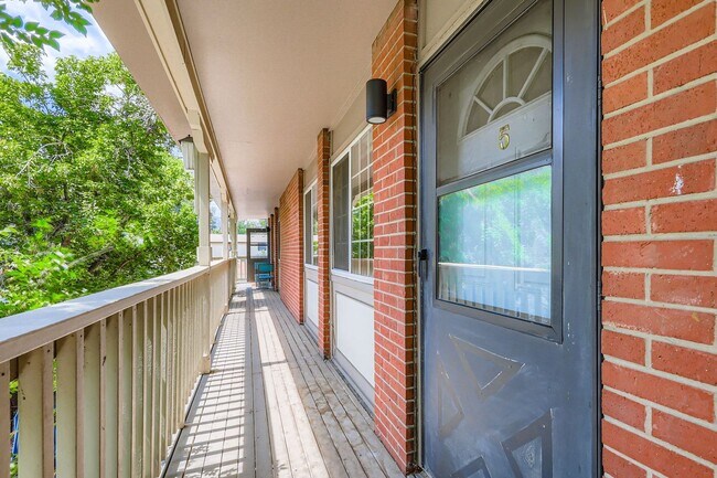 Building Photo - Cozy 2 bed/1 bath in Central Boulder with ...