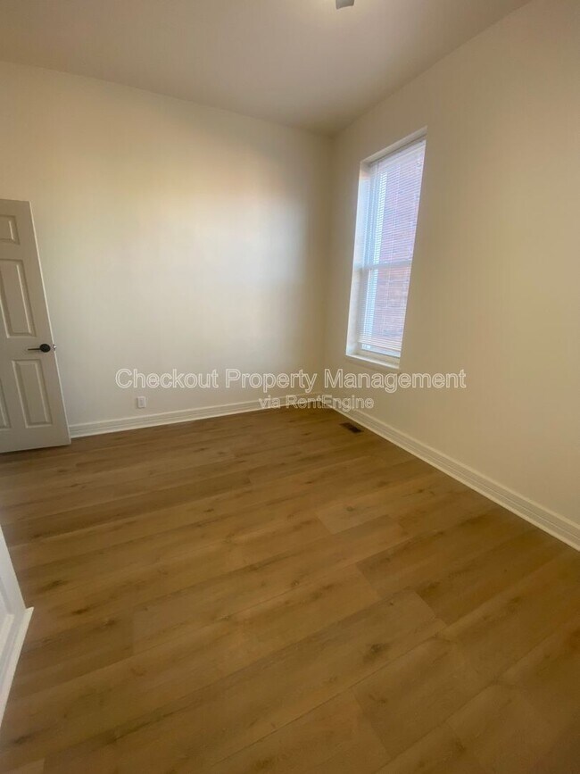 Foto del edificio - 3030 Chippewa St