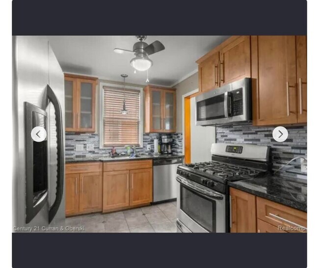 Foto del edificio - 8427 Riverdale St