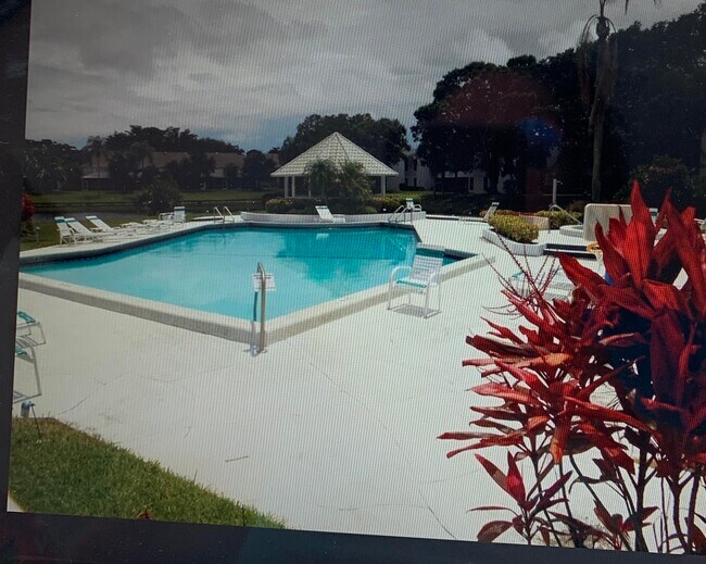 Foto del edificio - 6173 Old Court Rd