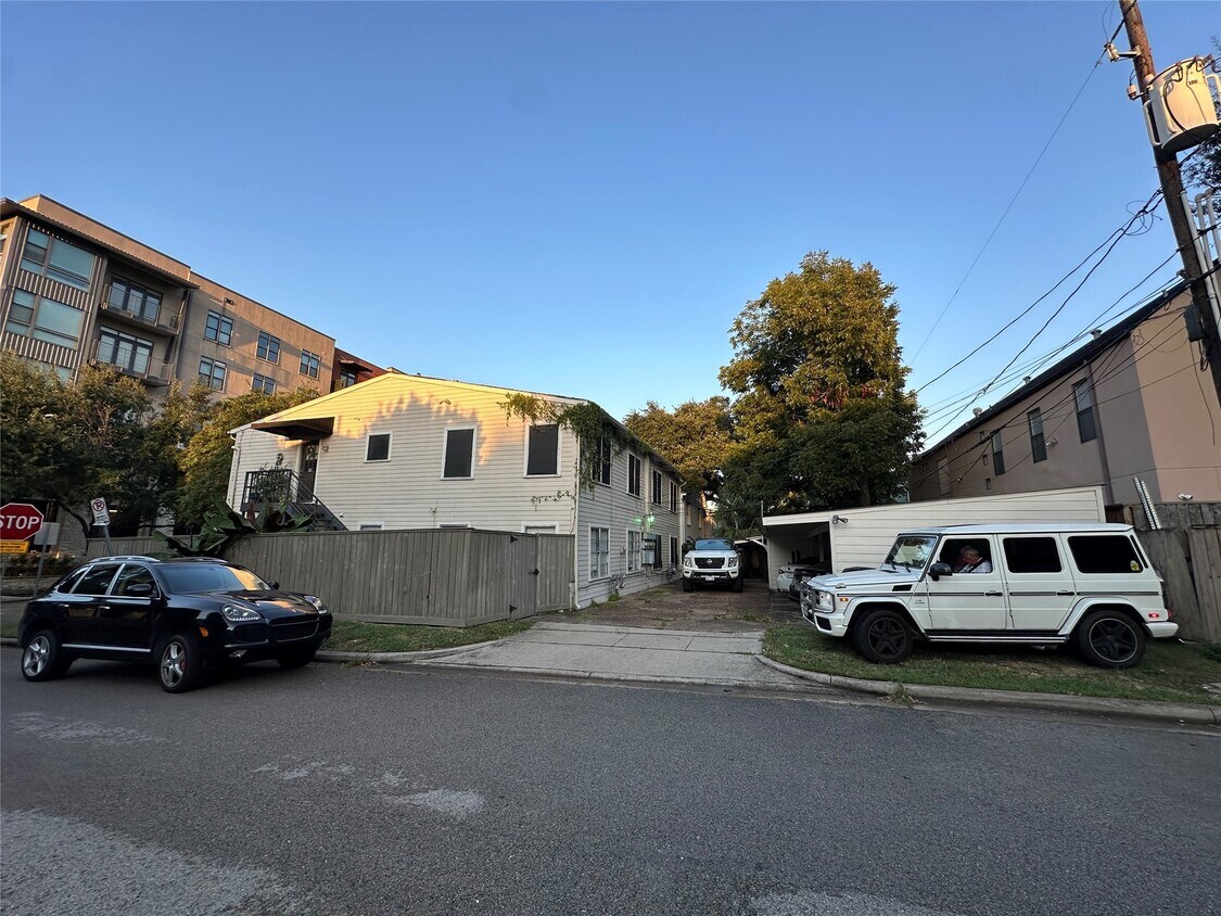 Foto principal - 2327 Branard St