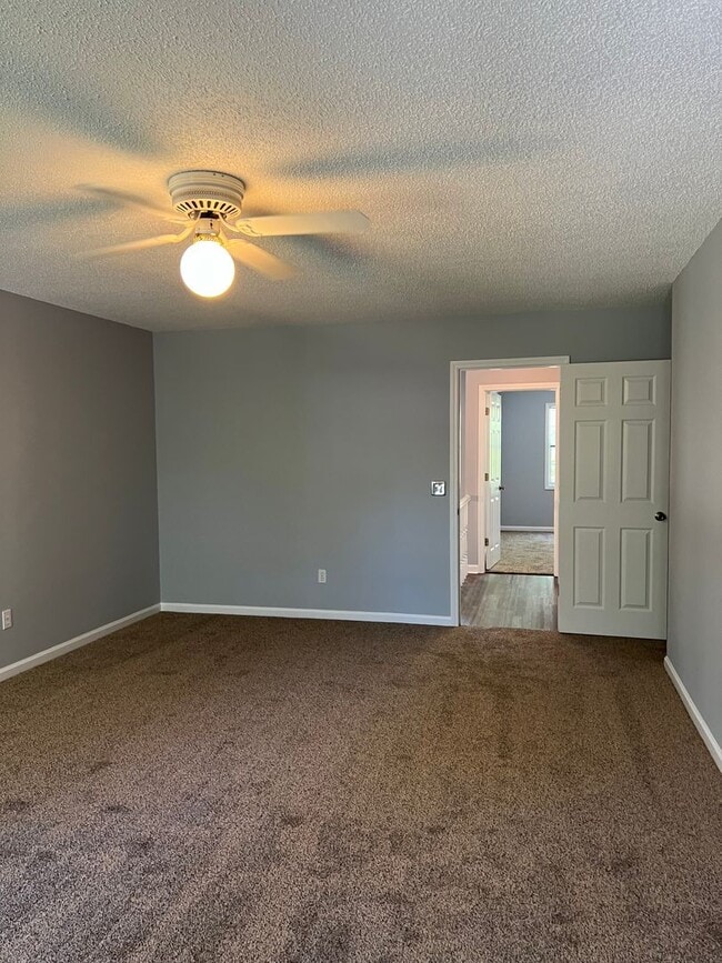 Foto del edificio - 113 Pineridge Dr