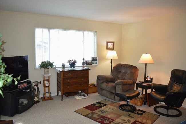 Building Photo - 928 N Thompson Dr