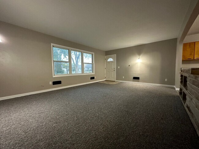 Building Photo - 2 bed, 1 bath home for rent in Hudson
