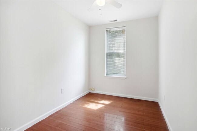 Foto del edificio - 4 br, 2 bath Triplex - 1708 N 18TH ST Unit B