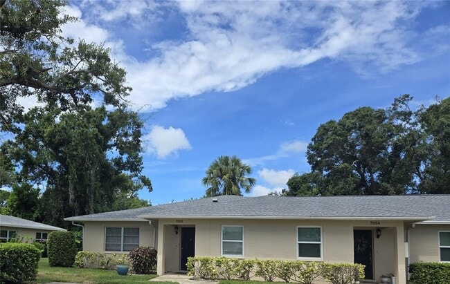Building Photo - 7056 W Country Club Dr N