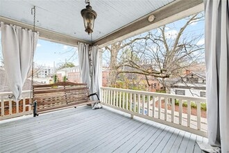 Building Photo - 114 E Maple St