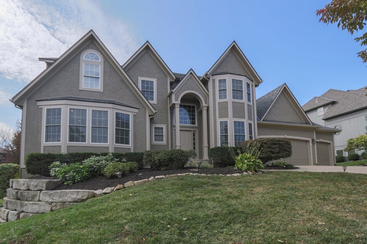 Foto principal - {17411} Spacious 1.5 Story + 2 Master Suit...