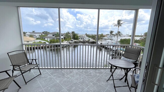 Foto del edificio - 698 NE Spanish River Blvd