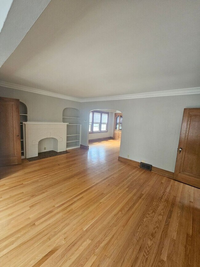 Foto del edificio - 4147-4149 N Bartlett Ave. (Duplex)
