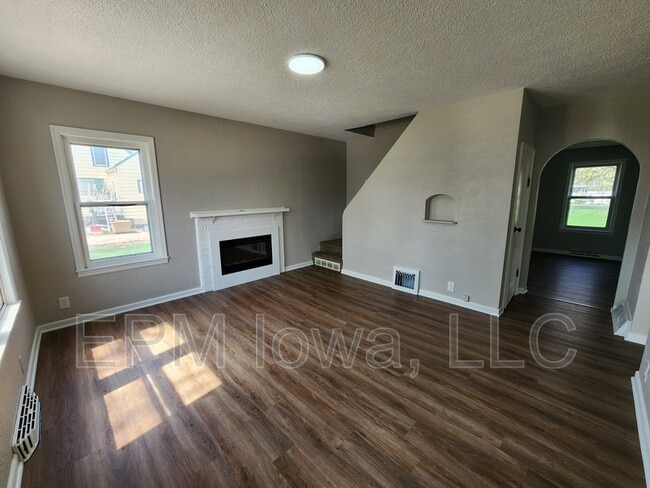 Building Photo - 608 6th St NW