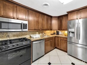 Building Photo - 2030 S Ocean Dr