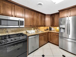 Building Photo - 2030 S Ocean Dr