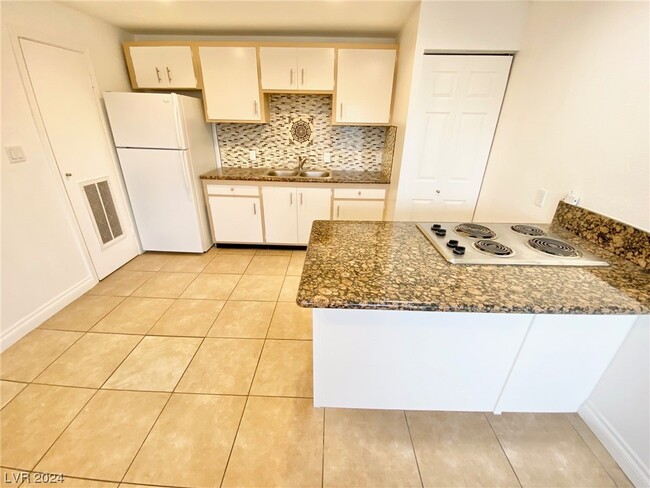 Foto del edificio - 3712 Royal Crest St