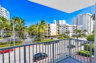Building Photo - 1674 Bay Dr E