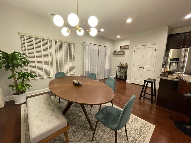 Comida - 649 Berry Chase Way