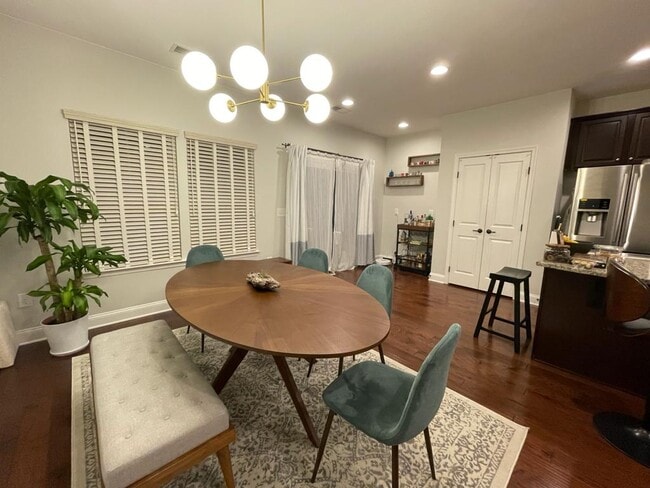 Dining - 649 Berry Chase Way