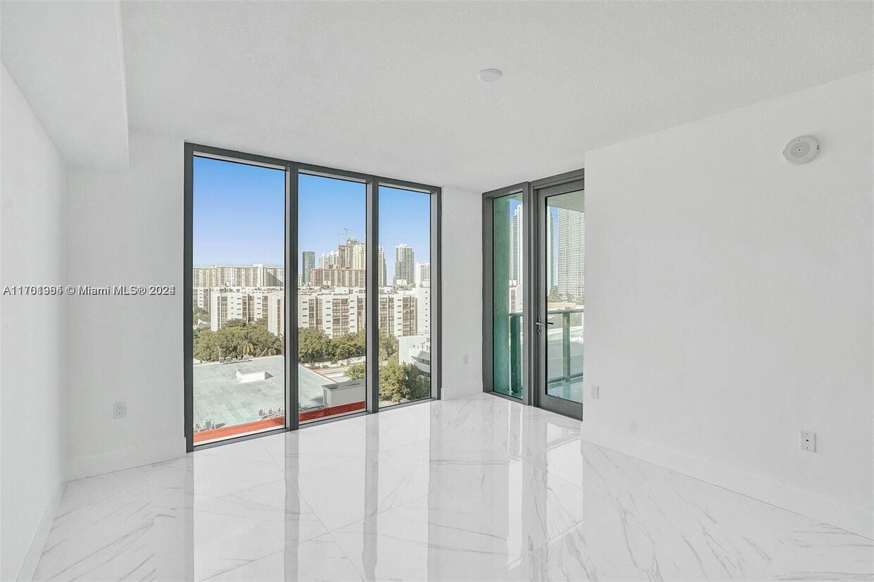 Foto principal - 330 Sunny Isles Blvd