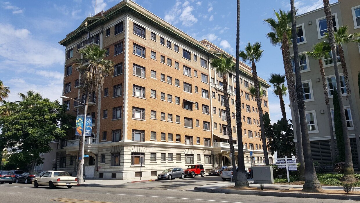 Primary Photo - Historical 1922 Art Deco Building - 5th Floor 1 Bedroom, 1 Bath, All Utilities Included