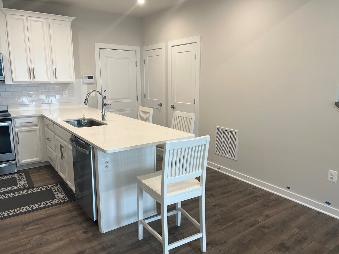 Foto principal - 13526 Sayward Blvd