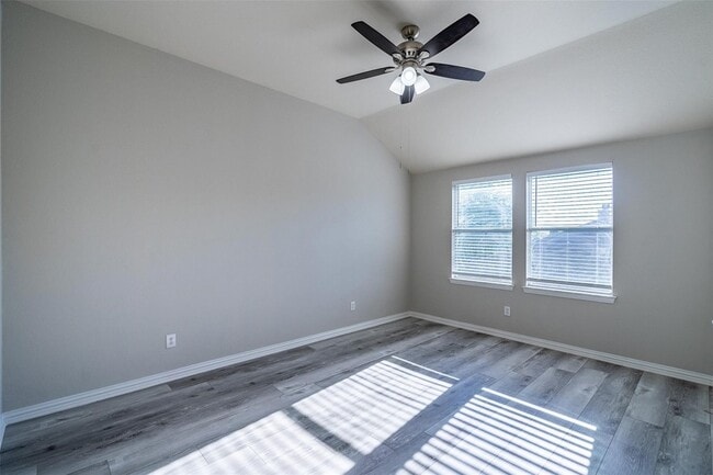 Building Photo - 1528 Canary Dr