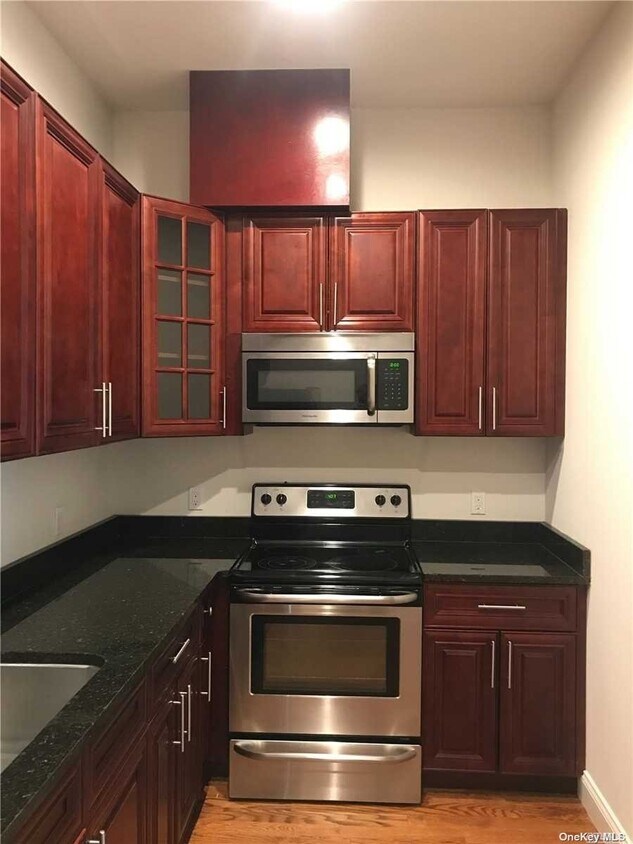 157 Post Ave Unit 303, Westbury, NY 11590 Room for Rent in Westbury, NY