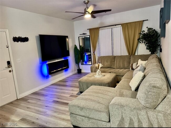 Foto del edificio - 6955 N Durango Dr