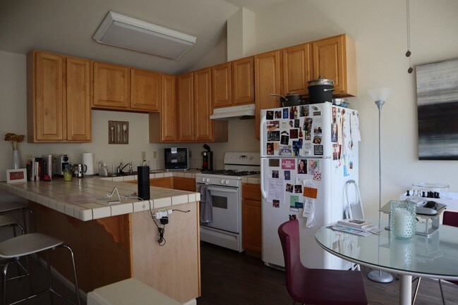Building Photo - 1313 Olive Street, Unit 3