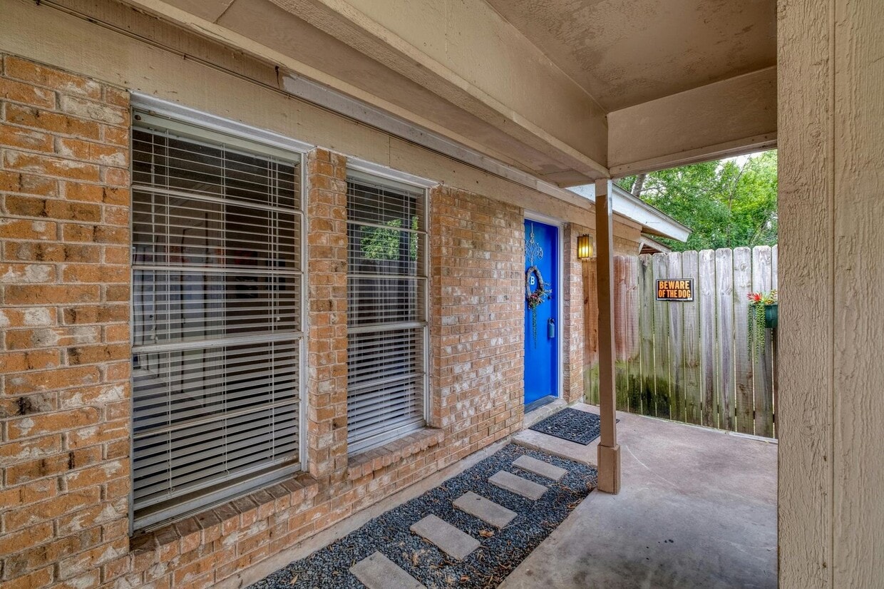 Primary Photo - Cozy 2-Bedroom Duplex in Prime North Austi...