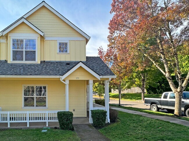 Building Photo - Beautiful 4 Bedroom in Timberhill
