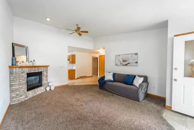 Building Photo - W2736 Brookhaven Dr