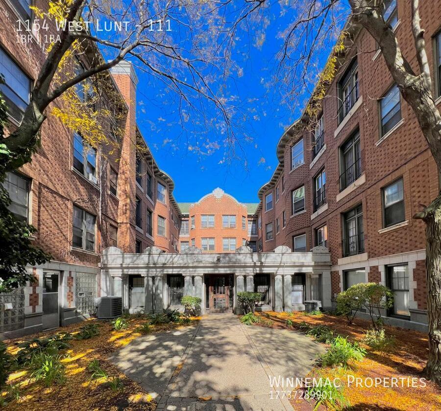 Primary Photo - 1154 West Lunt-111