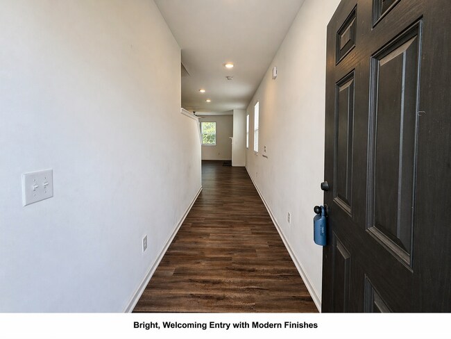 Foto del edificio - End Unit Townhome in Brookview Subdivsion in North Forsyth