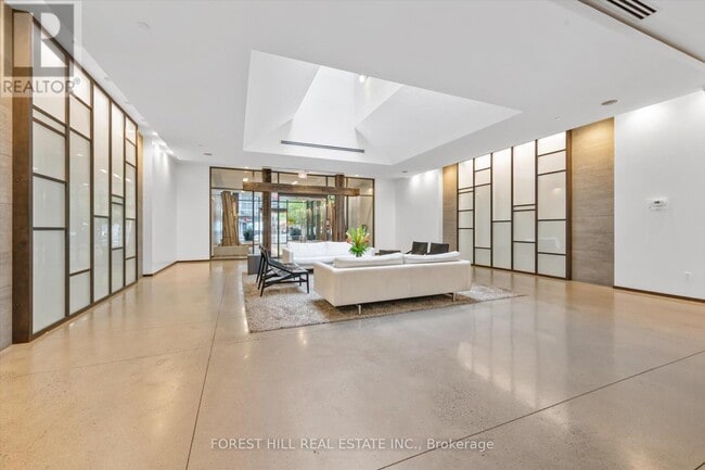 Photo du bâtiment - 1030 King St W