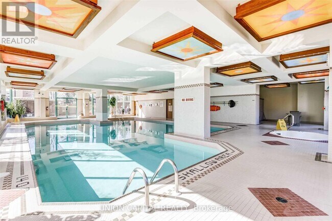 Photo du bâtiment - 7825 Bayview Ave