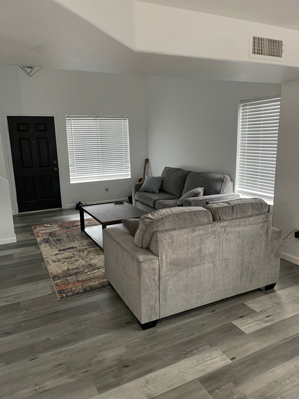 Foto del edificio - 1367 E 10th Pl