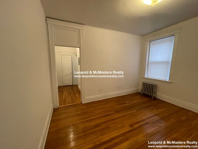 Building Photo - 122 Warren St