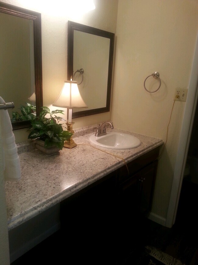 Foto del edificio - 2325 S Linden Ct