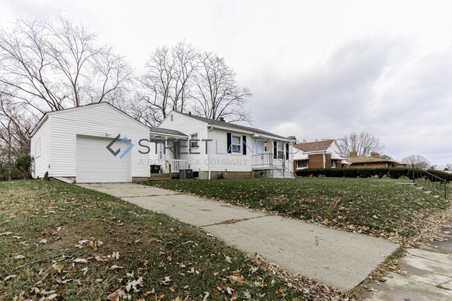 Building Photo - NOW OFFERING HALF OFF THE FIRST FULL MONTH...