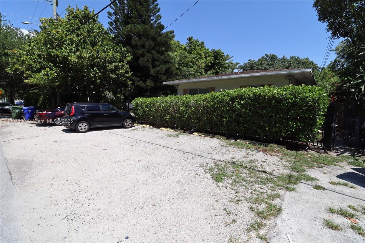 Foto principal - 777 NE 85th St