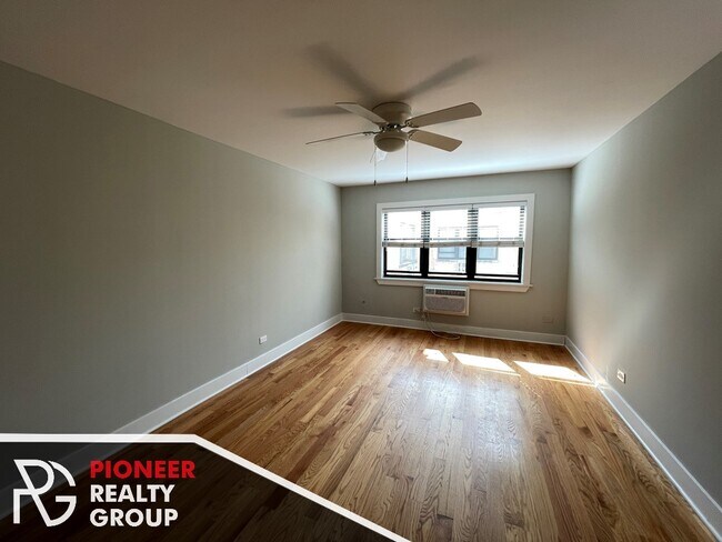 Foto del edificio - 445 W Barry Ave