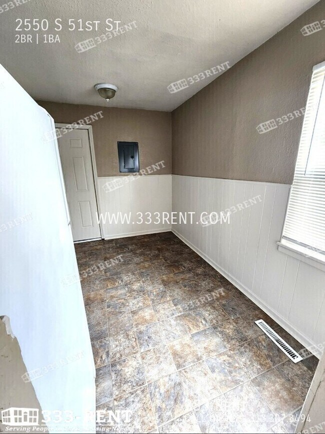 Foto del edificio - 2550 S 51st St