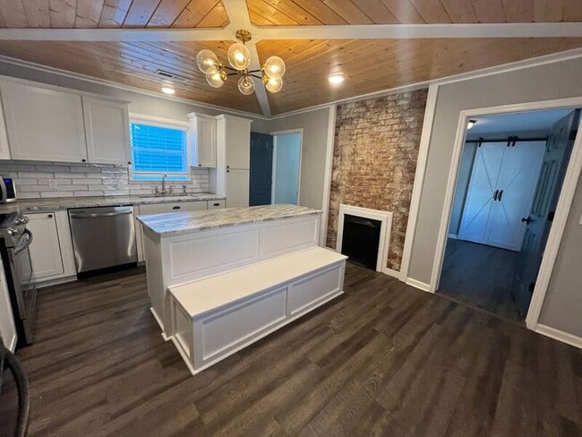 Building Photo - 5501 St Elmo Ave