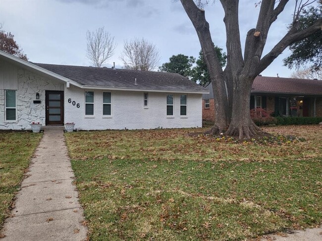 Building Photo - 606 Opal Ln